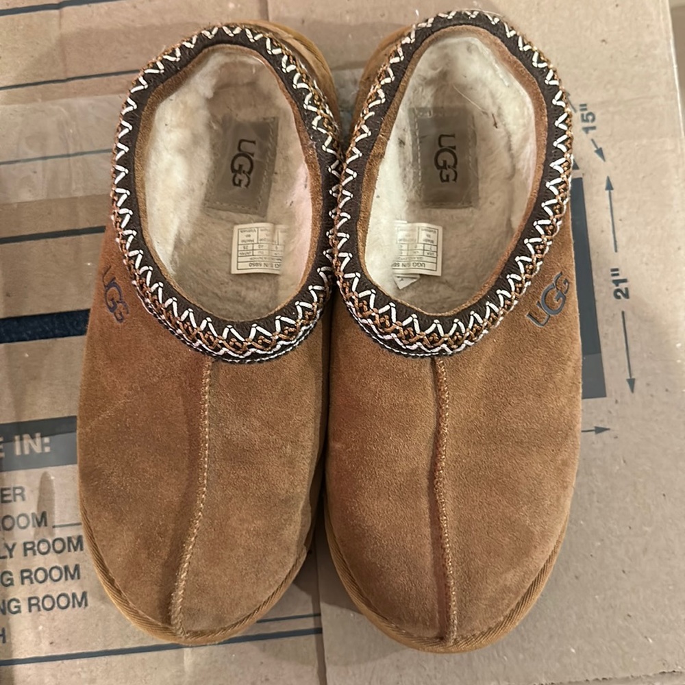 Ugg Suede Slippers size 7, very comfortable and cozy!
